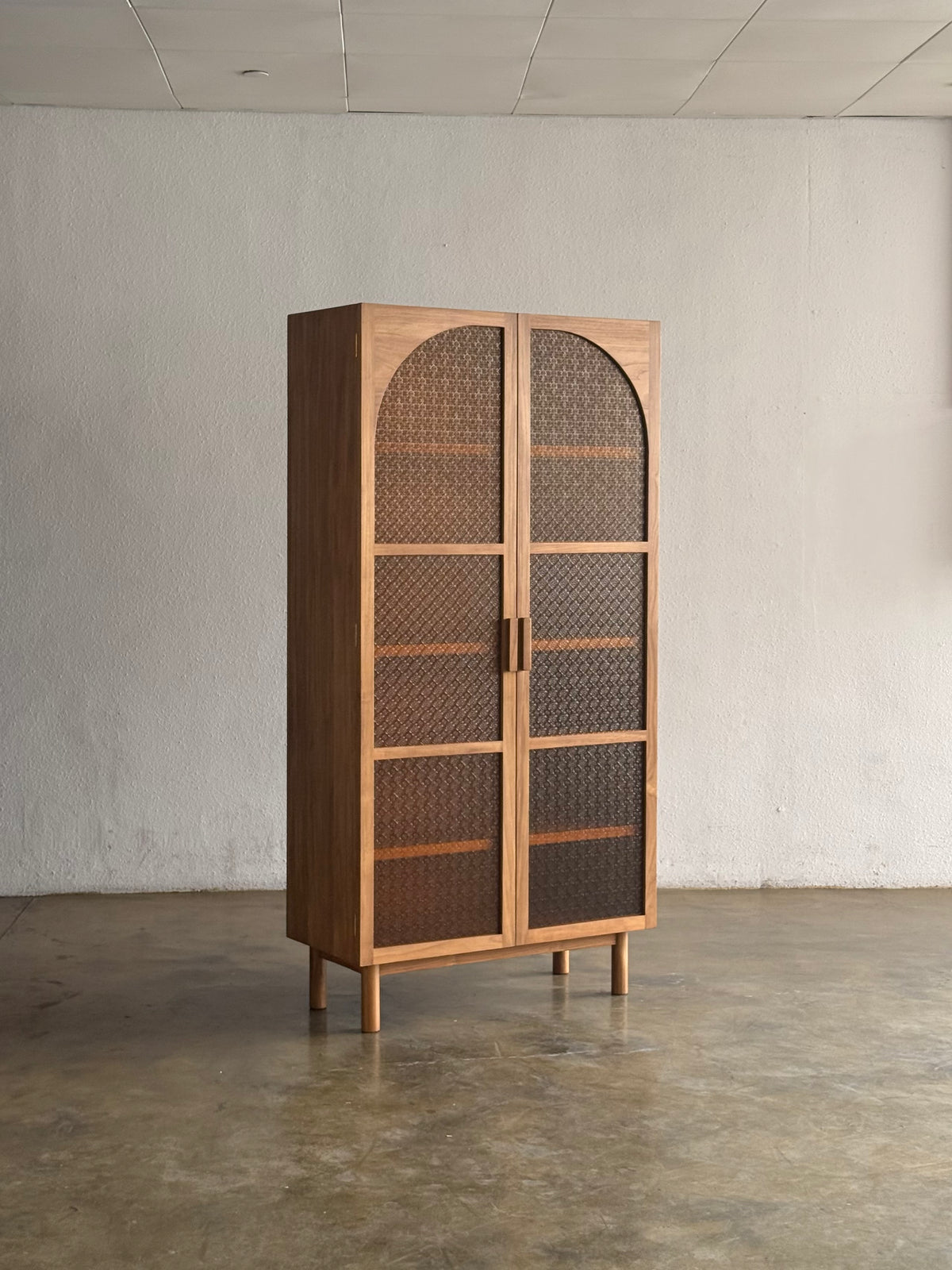 Raya Glass Cabinet – Gamar Furniture
